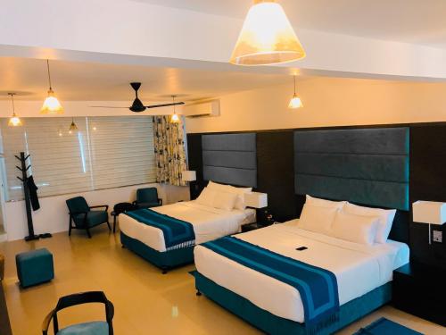 big_triple_room1